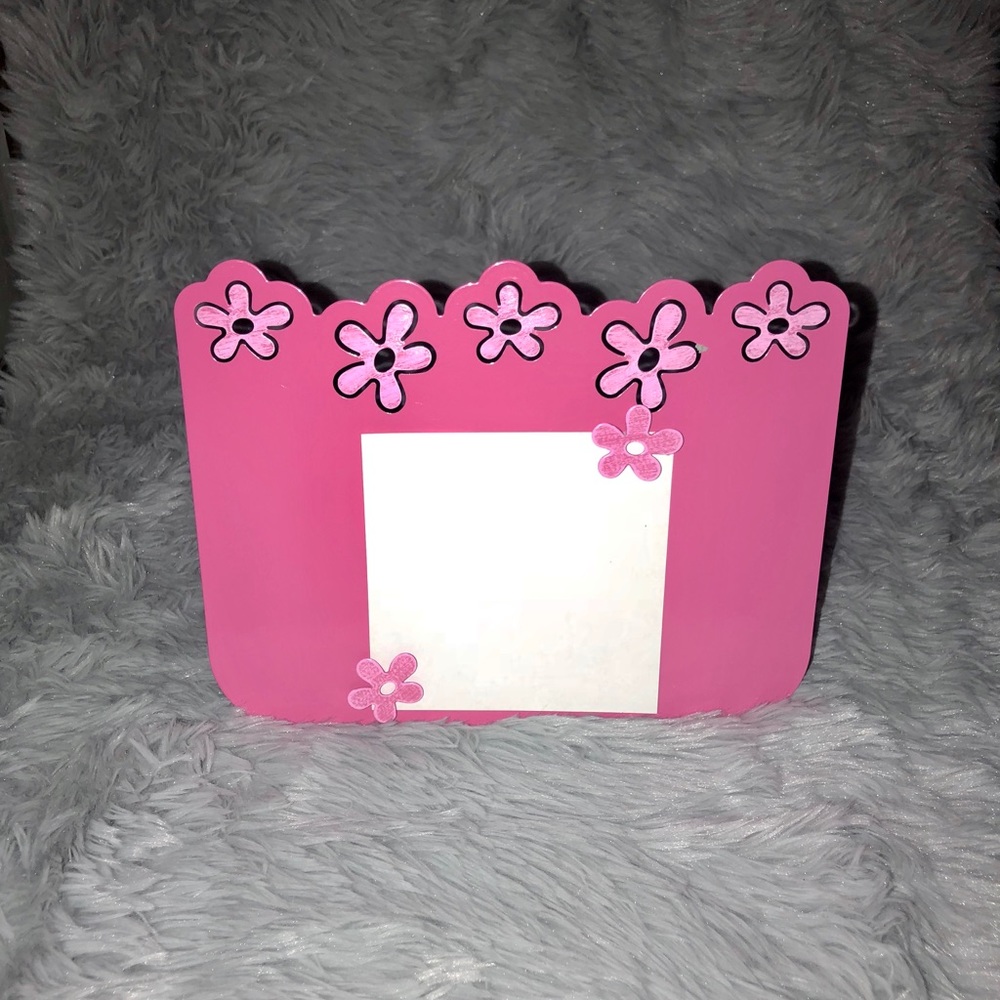 Magnetic Picture Frame with Flowers & 2 Magents